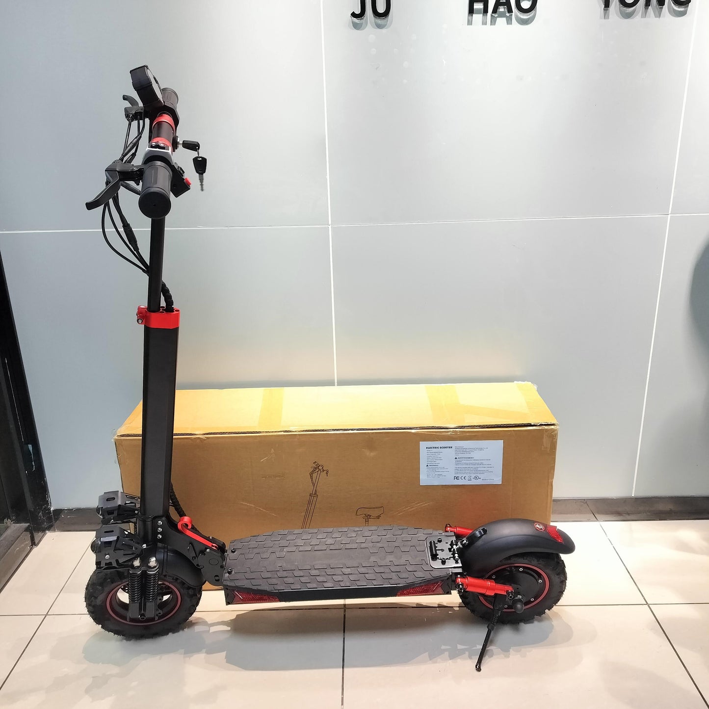 J11 Max Eu US version amélioré 1200W 48V 18AH Scooters électriques pliables avec pneus tout-terrain de 11 pouces 55 km/h